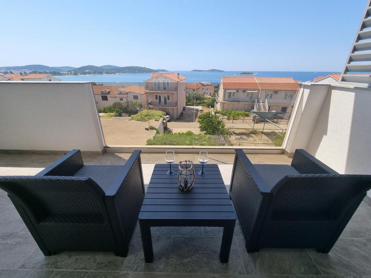 Sea View Apartment 로고즈니차 외부 사진