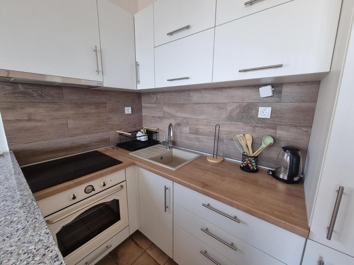 Sea View Apartment 로고즈니차 외부 사진